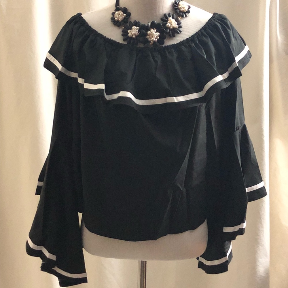 New Fabulous Off Shoulder Top...Gorgeous ๐ - Picture 2 of 3